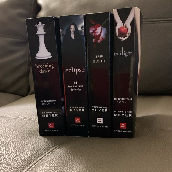 Twilight Saga | Stephenie Meyer - Picture 1 of 9